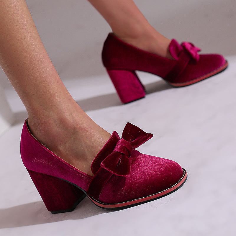 Suede loafers with bow, low-cut, chunky high heels for spring and autumn.