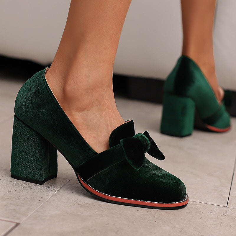 Suede loafers with bow, low-cut, chunky high heels for spring and autumn.