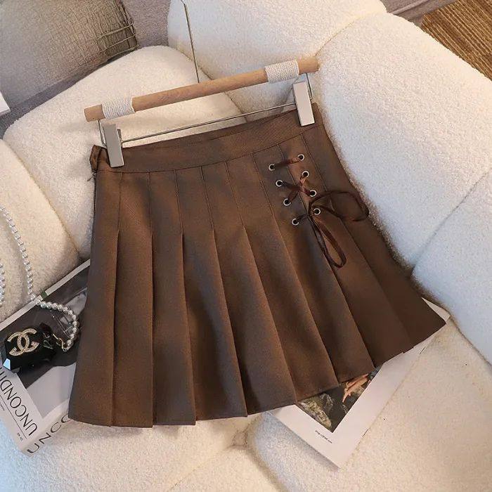 High-waisted pleated short skirt