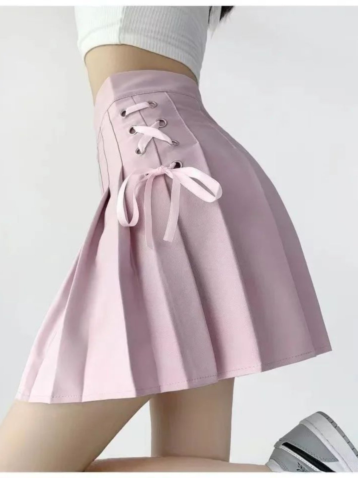 High-waisted pleated short skirt
