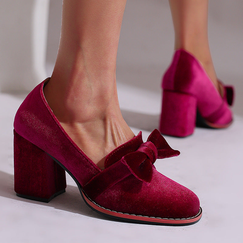 Suede loafers with bow, low-cut, chunky high heels for spring and autumn.