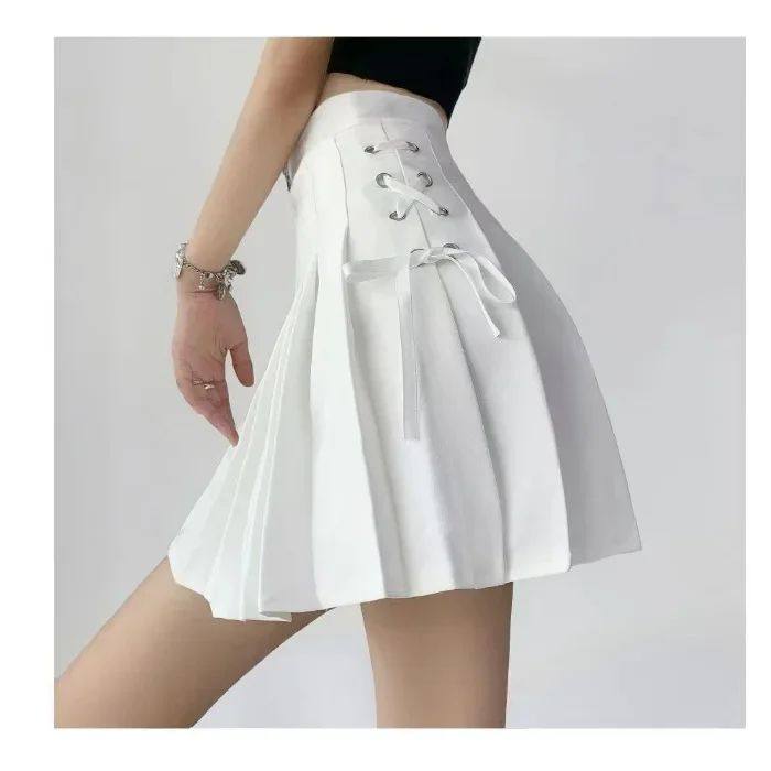 High-waisted pleated short skirt