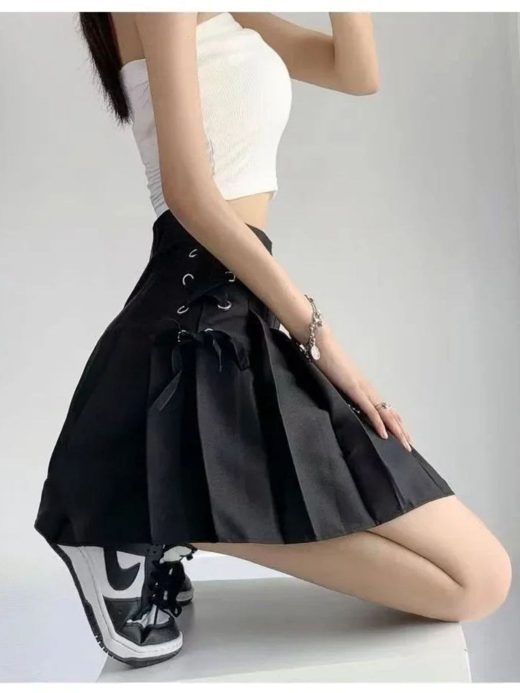 High-waisted pleated short skirt